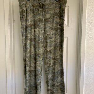 Camoflauge Wide Legged Sweatpants xl
